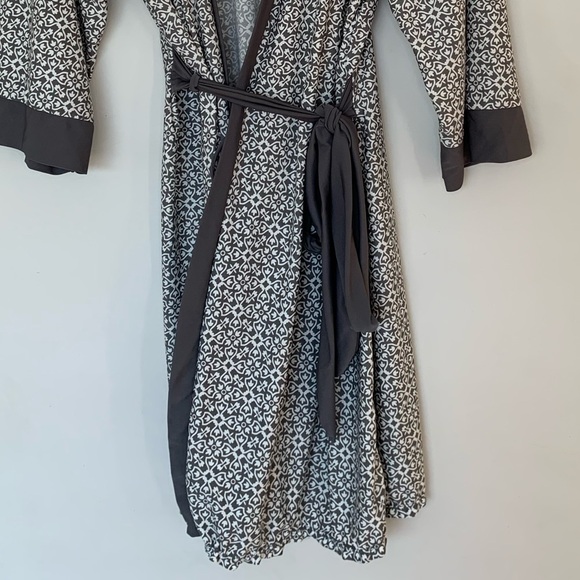 Marilyn Monroe Wrap Intimates Long Sleeves Robe Size Medium. Pre-owned. - Picture 6 of 9